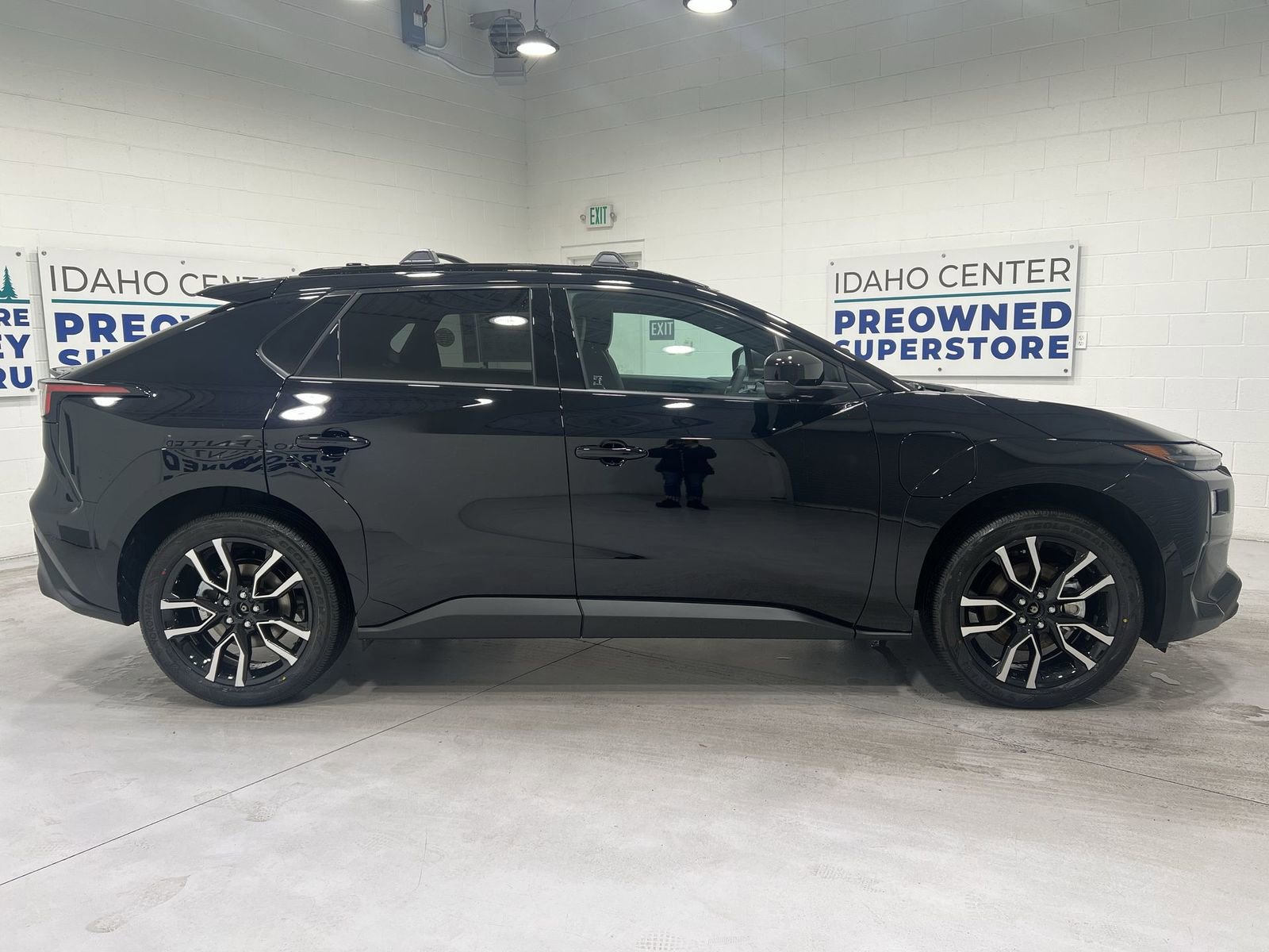 New 2026 Subaru Solterra AWD/4WD image 9