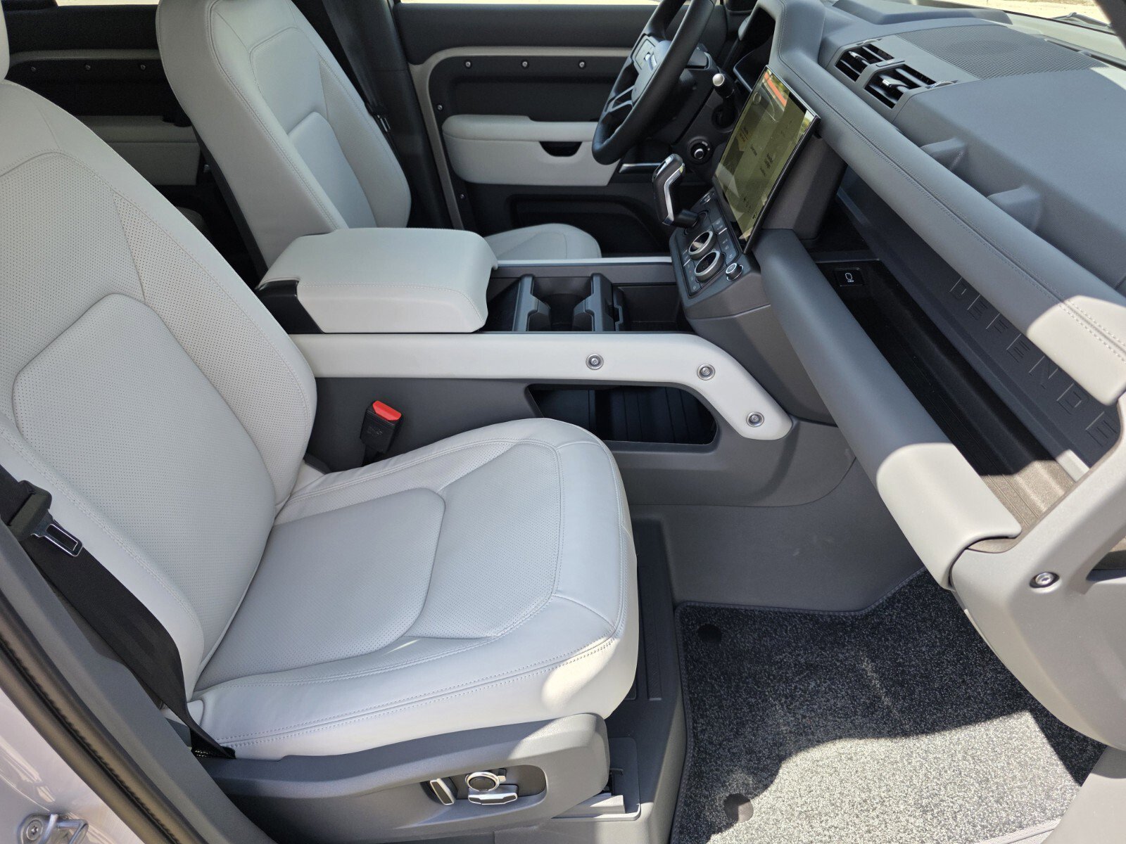 Used 2026 Land Rover Defender 130 X-Dynamic SE image 3