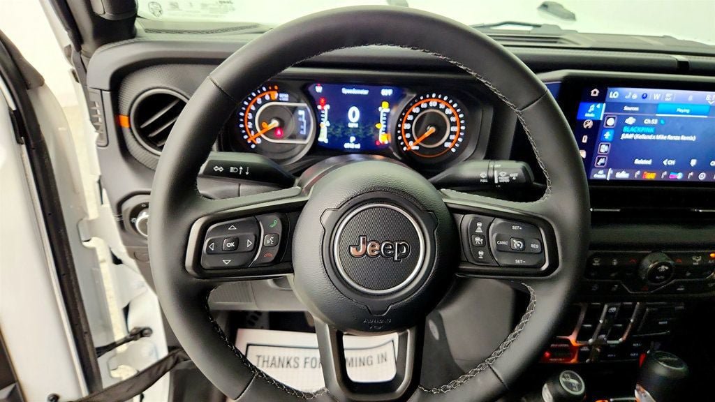 Used 2025 Jeep Gladiator Mojave w/ Convenience Group AWD/4WD image 13