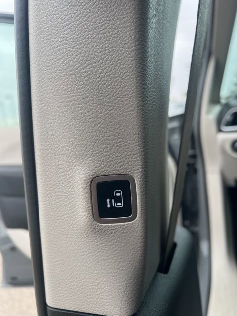 Used 2022 Chrysler Pacifica Touring-L image 27