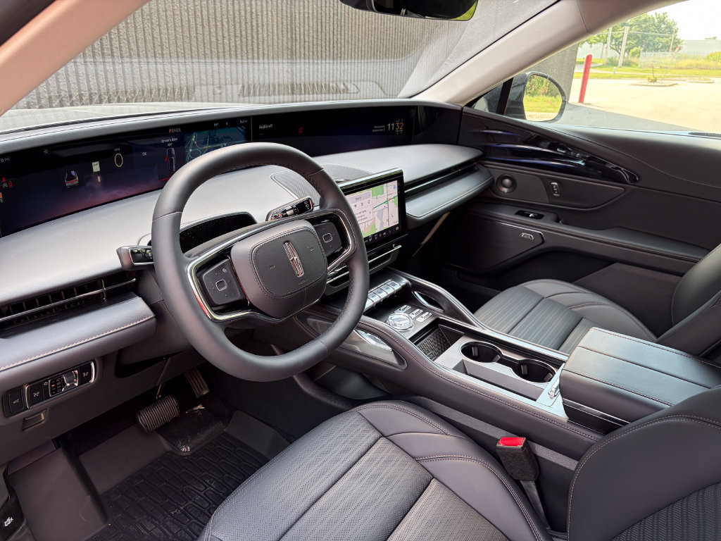 New 2026 Lincoln Nautilus Reserve w/ Jet Appearance Package AWD/4WD image 11