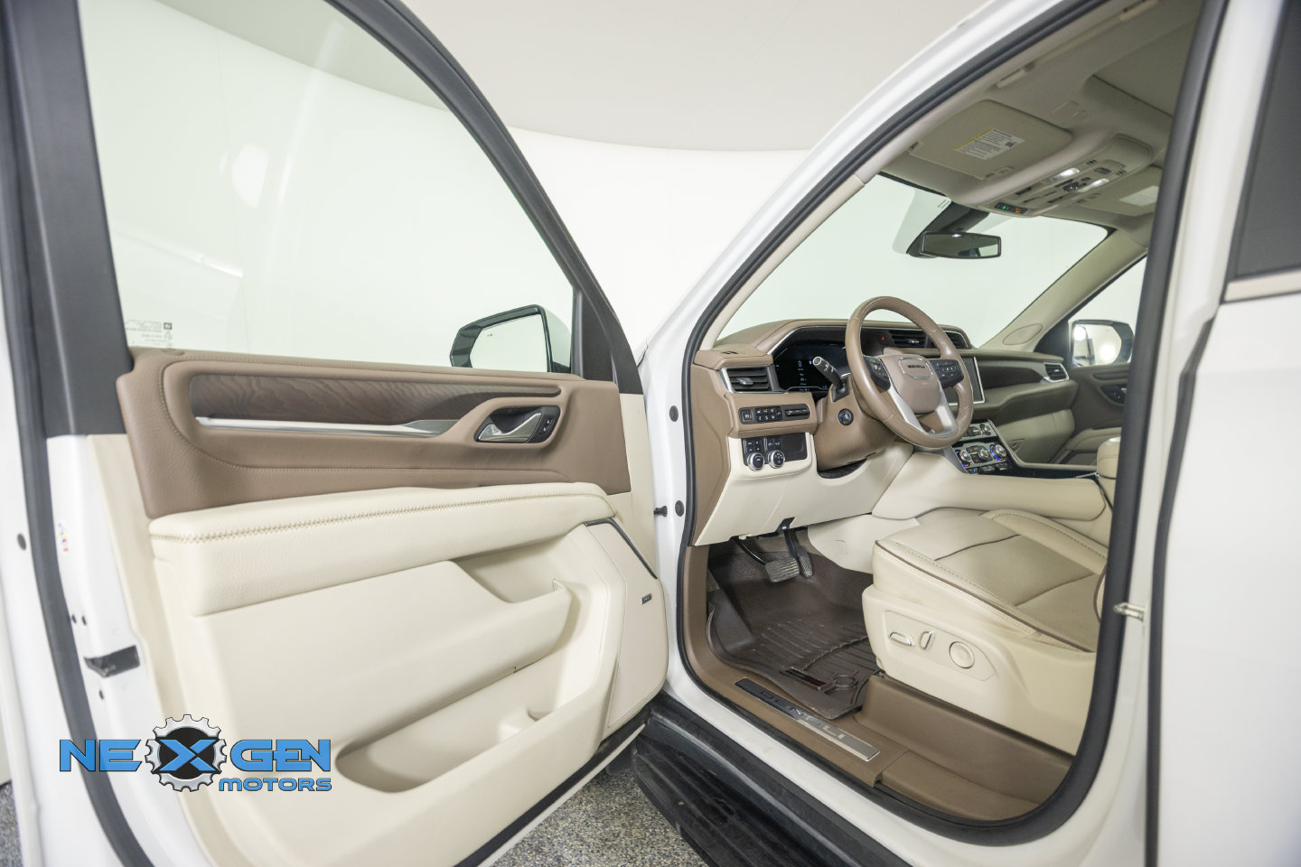 Used 2022 GMC Yukon XL Denali AWD/4WD image 12