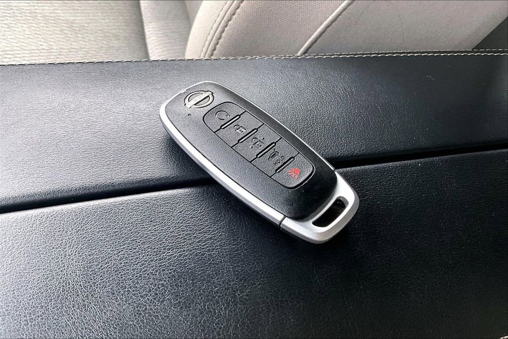 Used 2025 Nissan Rogue SV AWD/4WD image 11