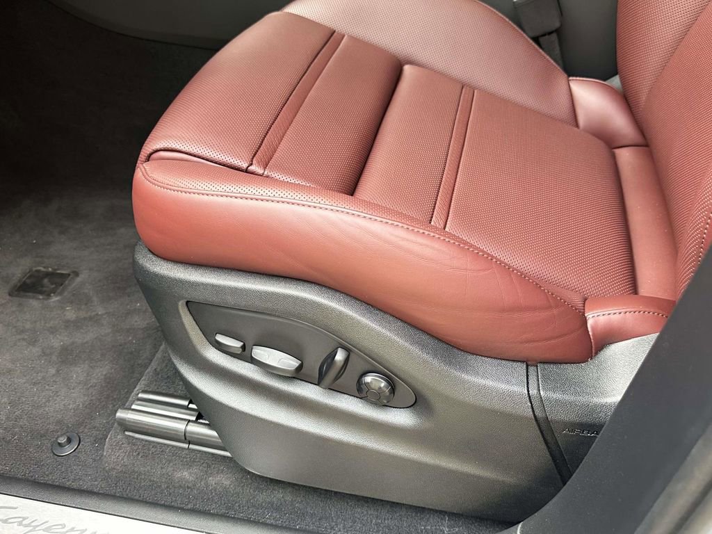 New 2025 Porsche Cayenne S AWD/4WD image 6
