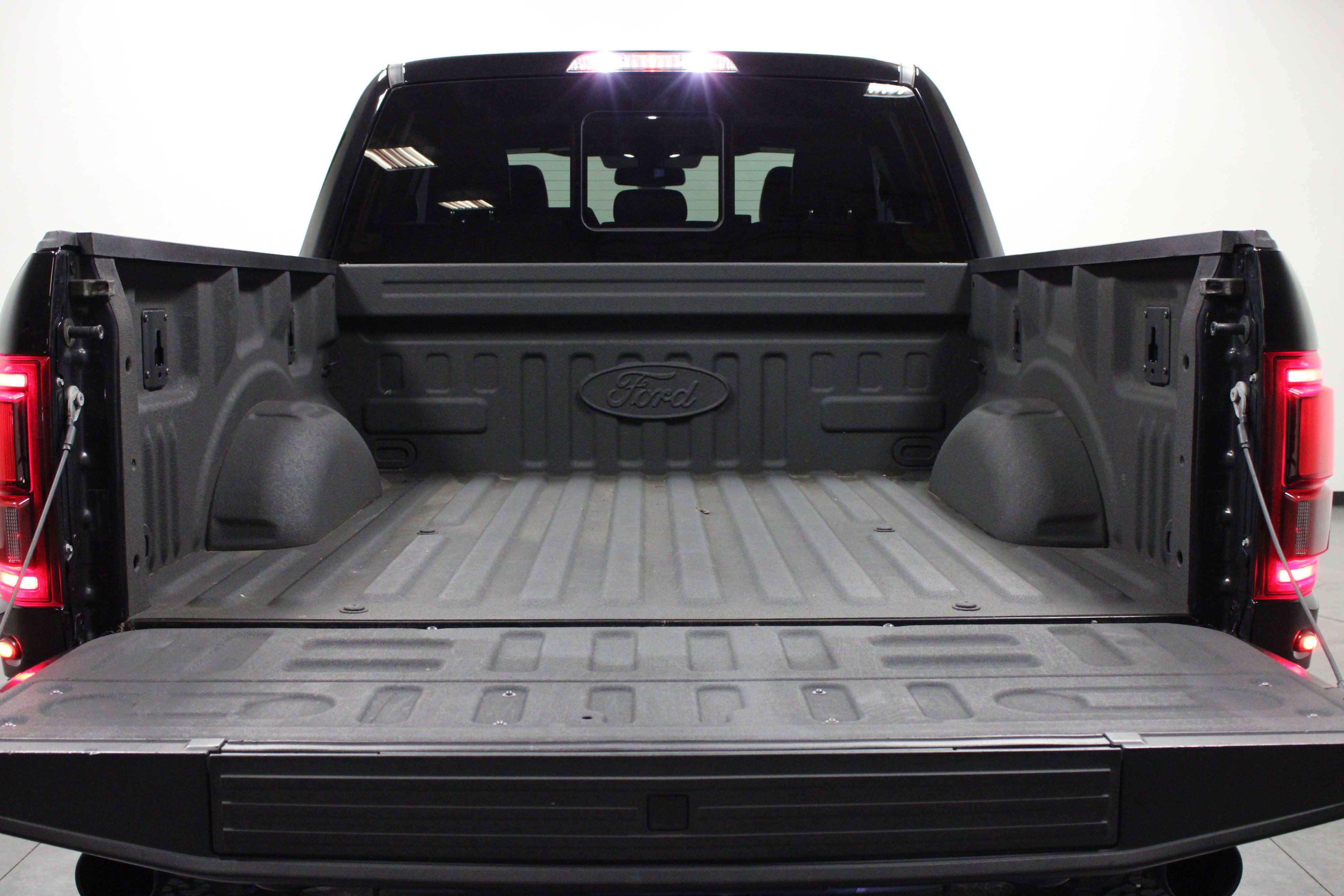 Used 2017 Ford F150 Raptor w/ Equipment Group 802A Luxury AWD/4WD image 14