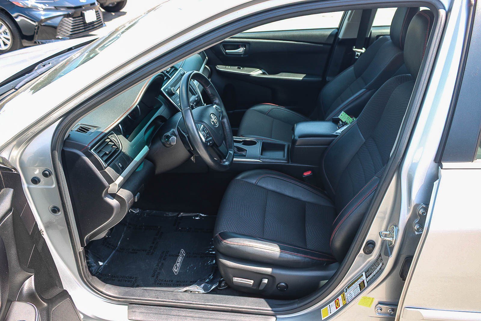 Used 2017 Toyota Camry SE FWD image 18