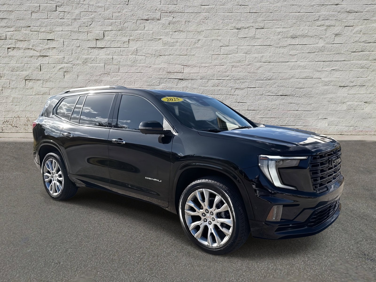 Used 2025 GMC Acadia Denali w/ Super Cruise Package image 3