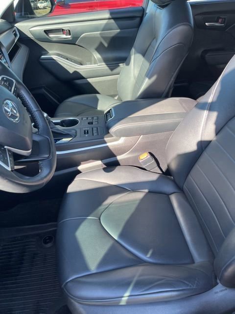 Used 2023 Toyota Highlander XLE image 13
