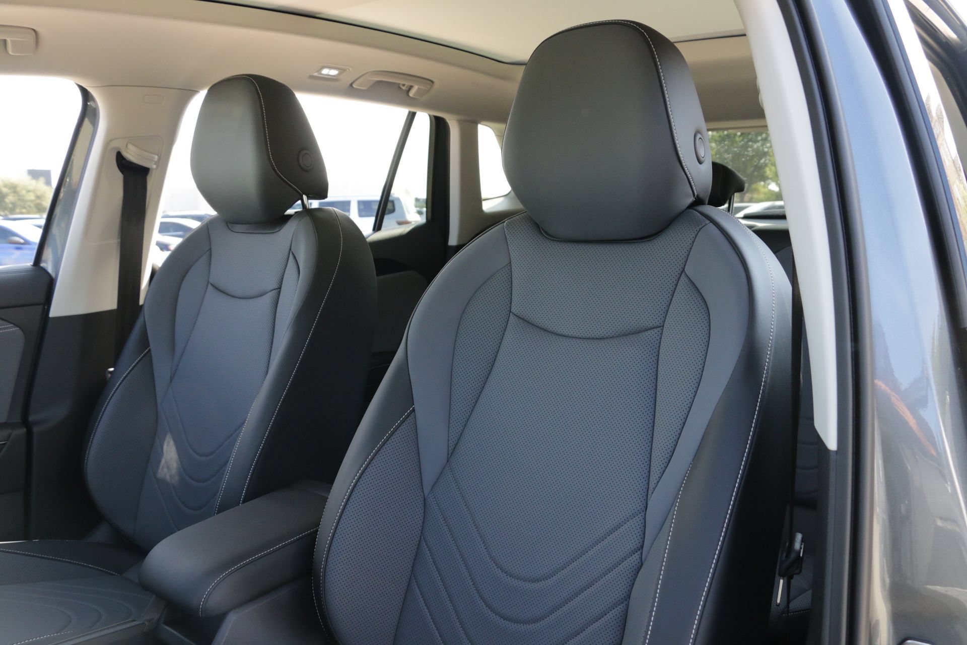 Certified 2026 Volkswagen Tiguan SE FWD image 11