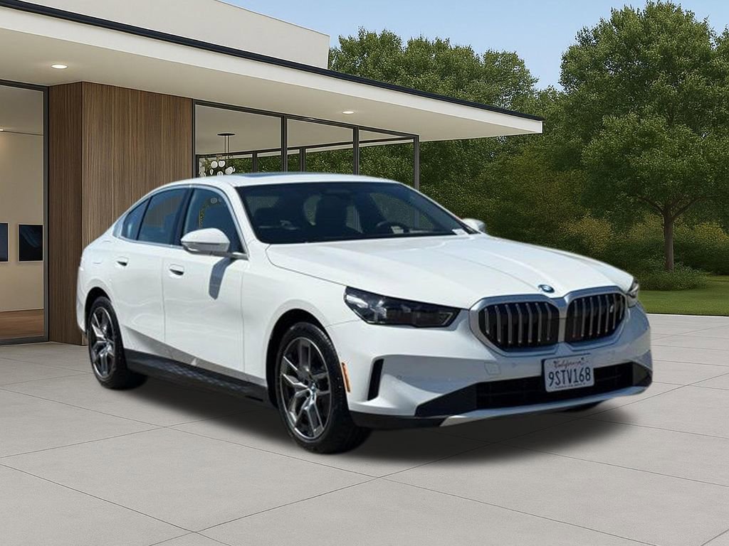 Used 2025 BMW i5 eDrive40i w/ Premium Package RWD image 6