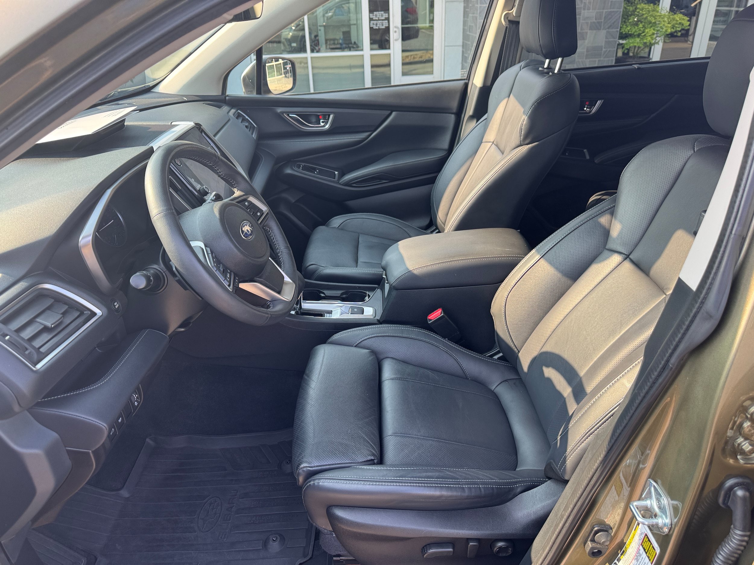 Used 2023 Subaru Ascent Limited w/ Technology Package AWD/4WD image 11