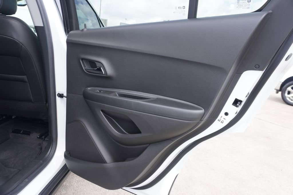 Used 2022 Chevrolet Trax LT w/ LT Convenience Package image 20