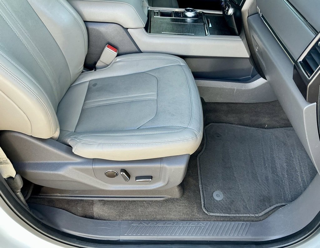 Used 2020 Ford Expedition Limited image 23