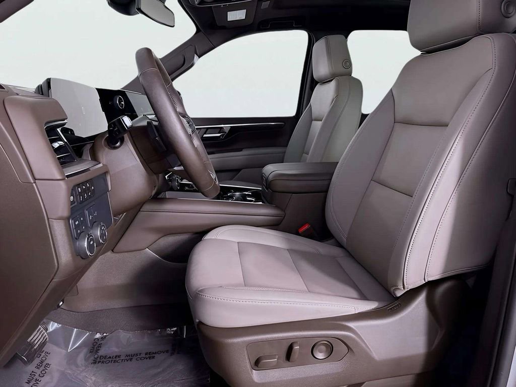 Used 2025 Chevrolet Tahoe Z71 w/ Comfort Package image 8