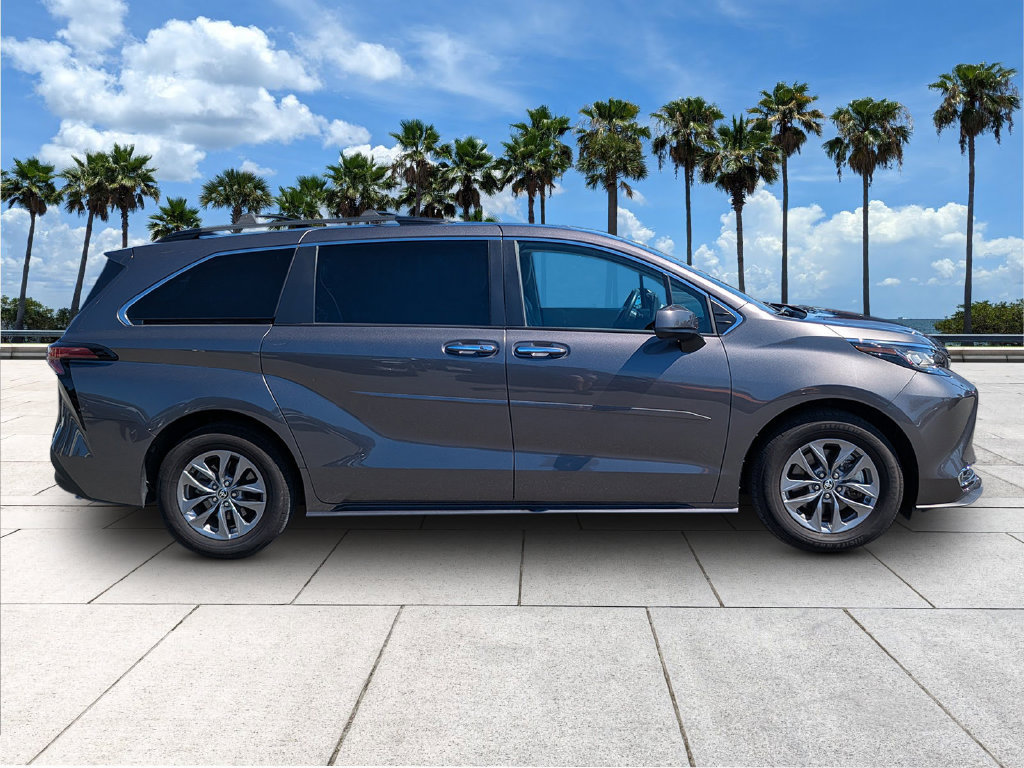 Used 2022 Toyota Sienna XLE FWD image 6