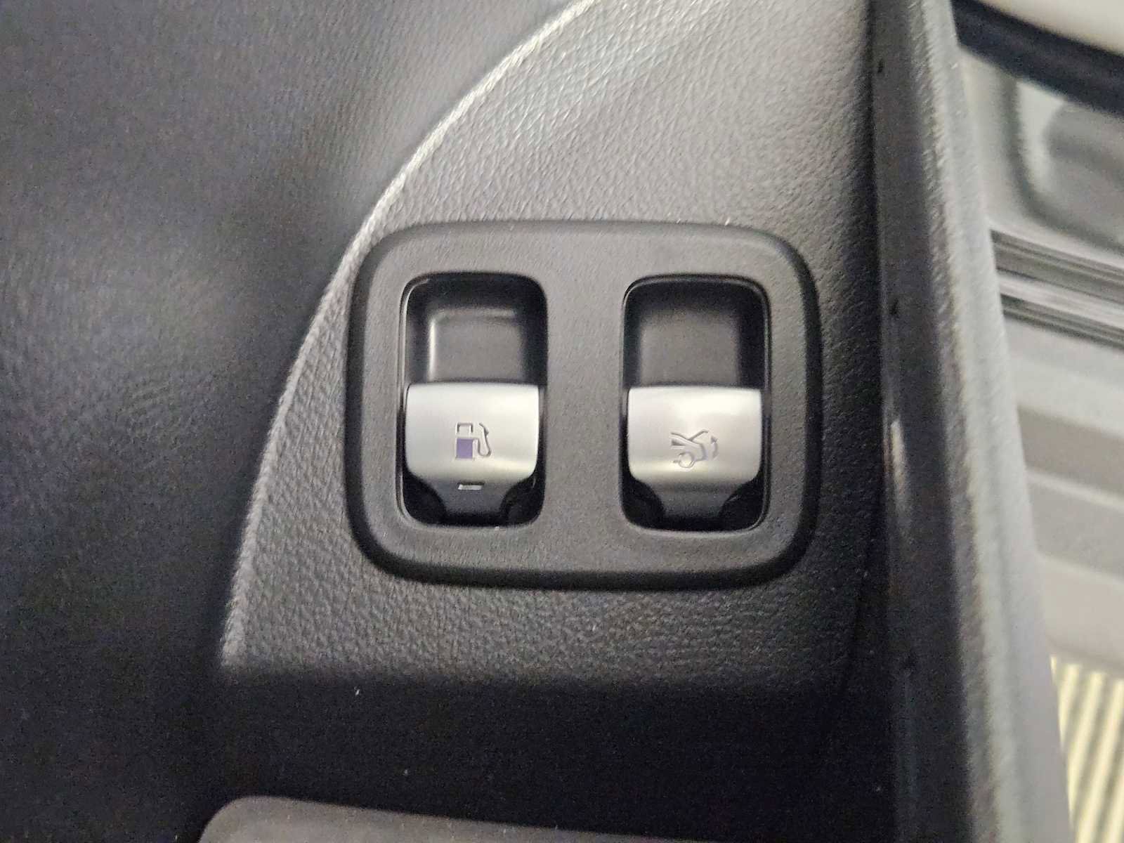 New 2025 Mercedes-Benz GLC 350e 4MATIC image 40