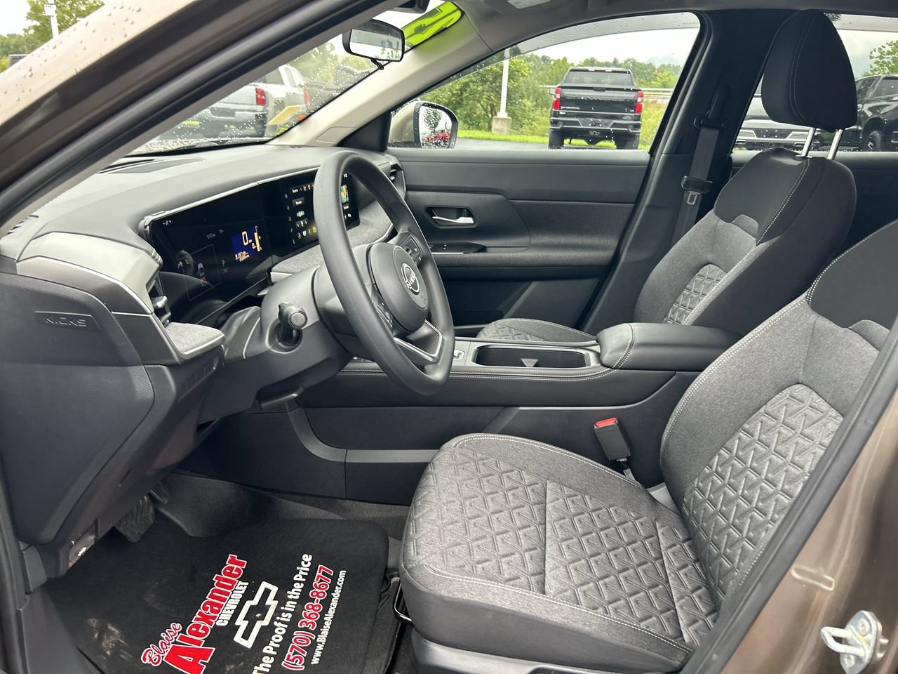 Used 2025 Nissan Kicks SV w/ Charging Package AWD/4WD image 21