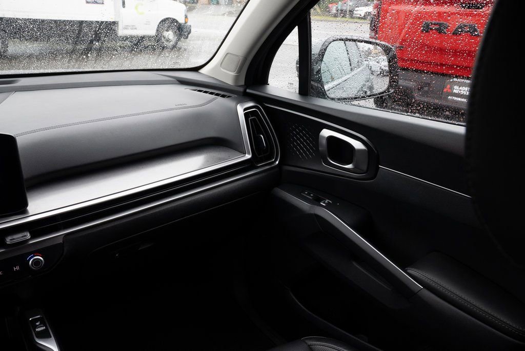 Used 2024 Kia Sorento S FWD image 9