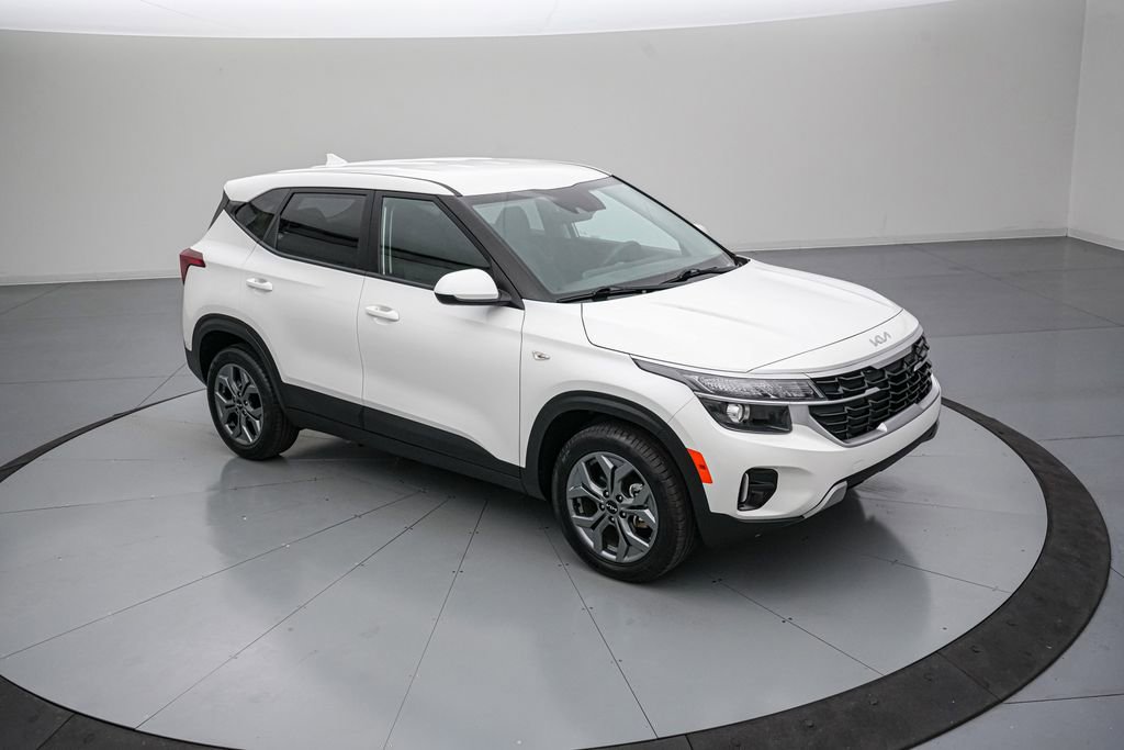 Used 2026 Kia Seltos LX FWD image 2