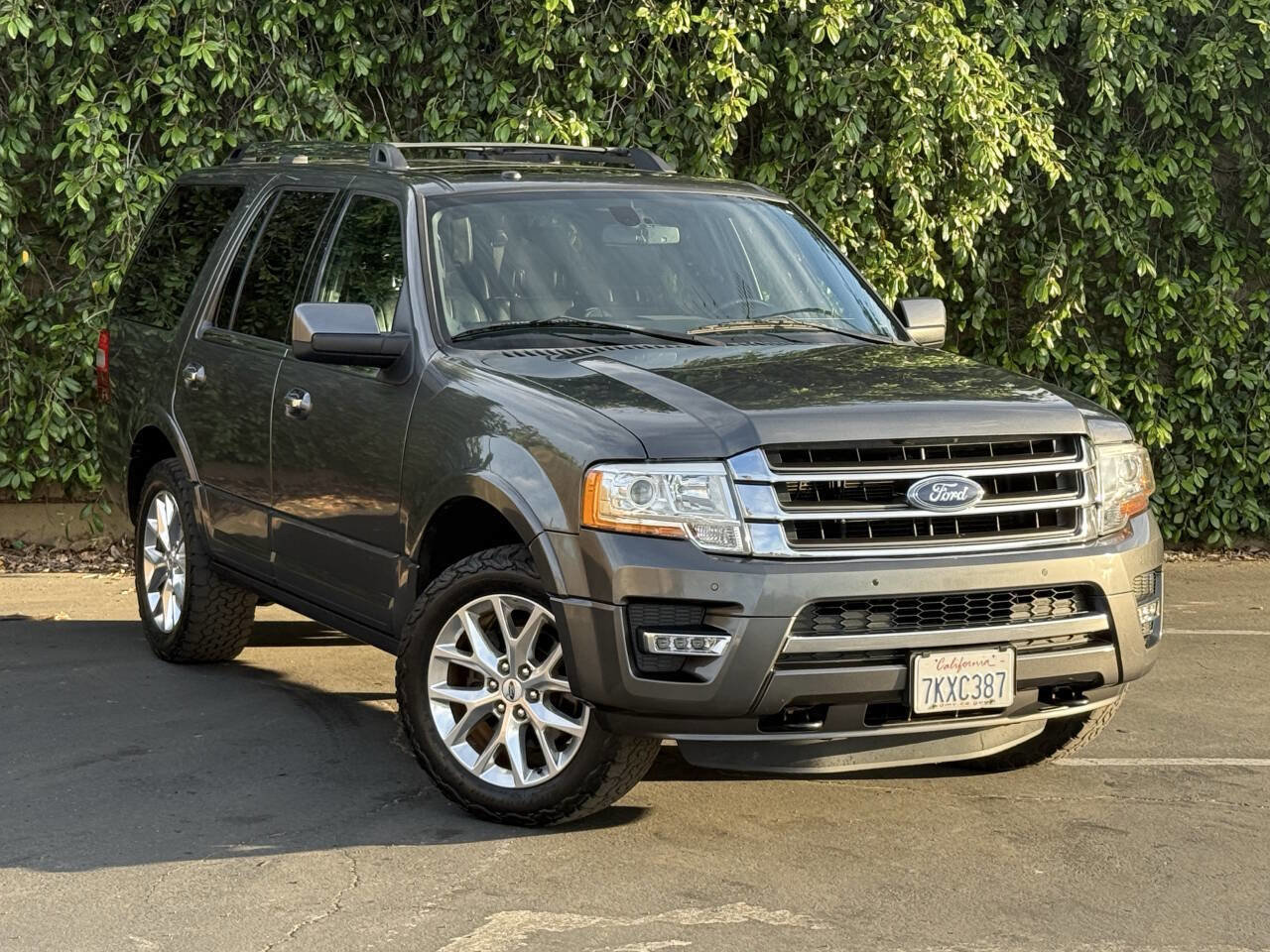 Used 2015 Ford Expedition Limited w/ Equipment Group 301A image 1