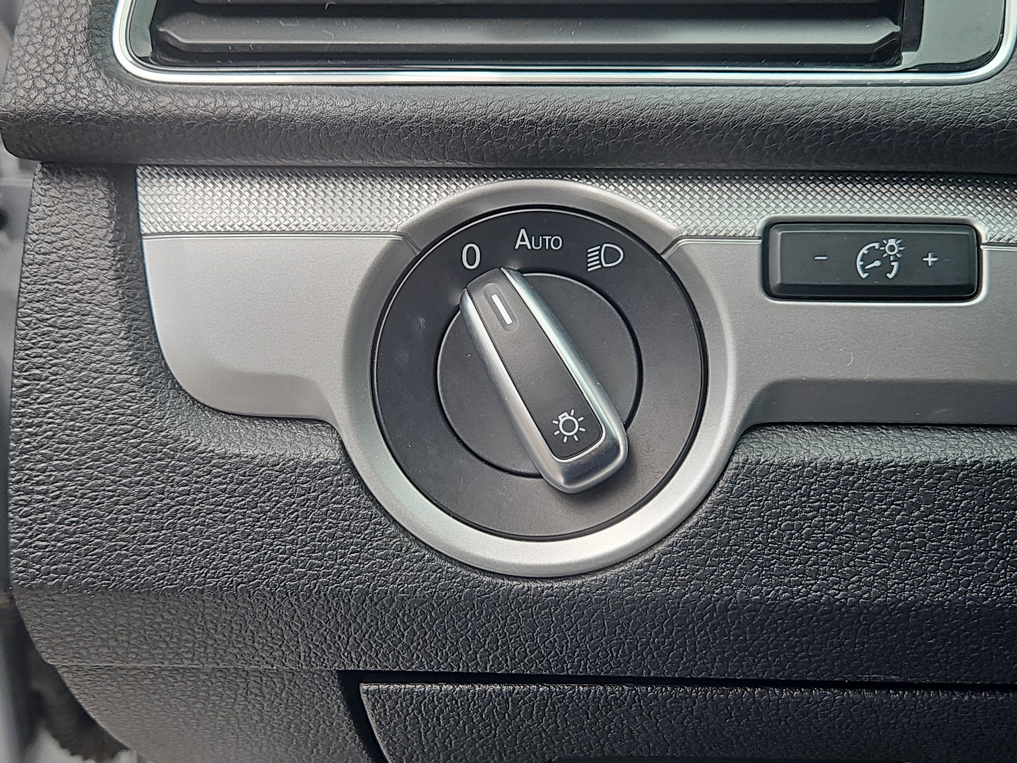 Used 2016 Volkswagen Passat 1.8T S image 9