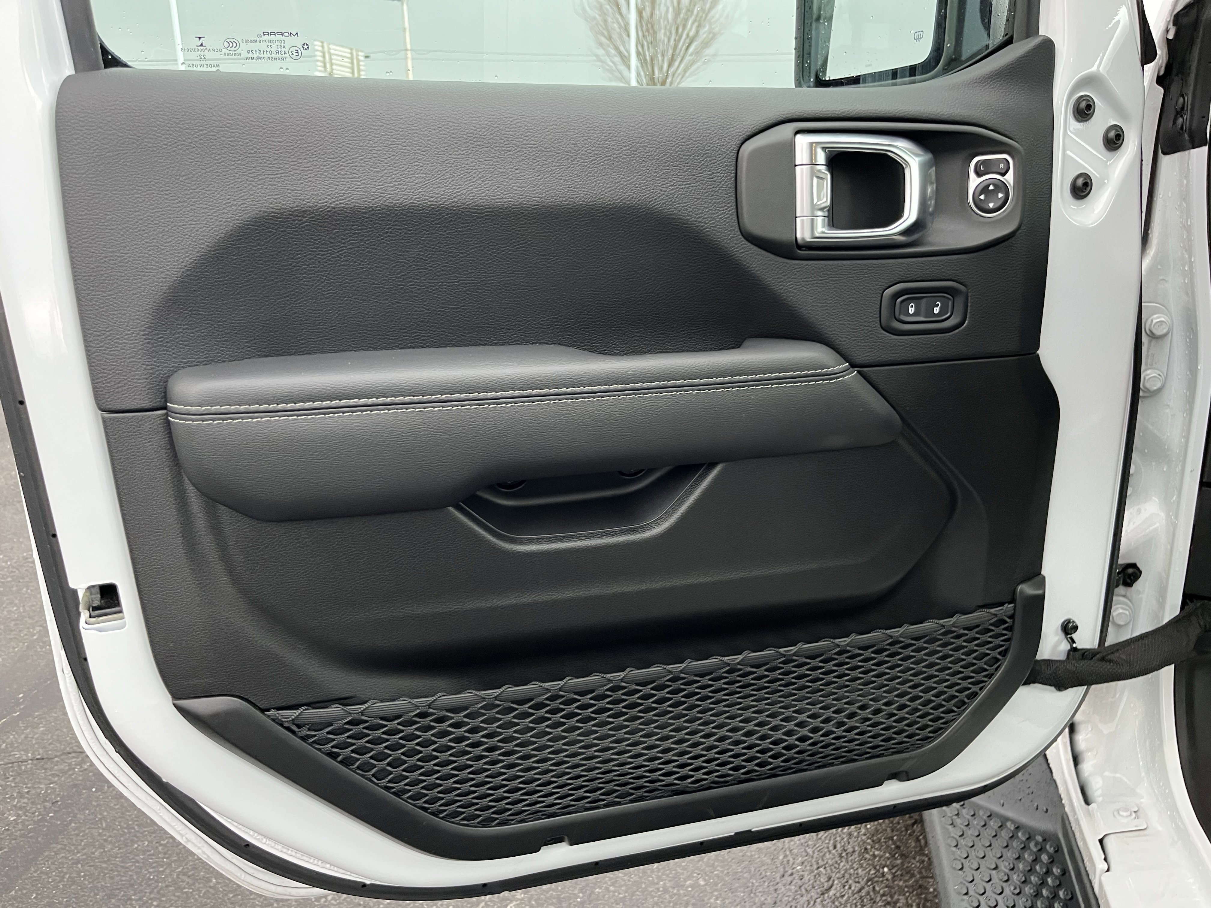 Used 2023 Jeep Wrangler Unlimited Sahara w/ Cold Weather Group image 19