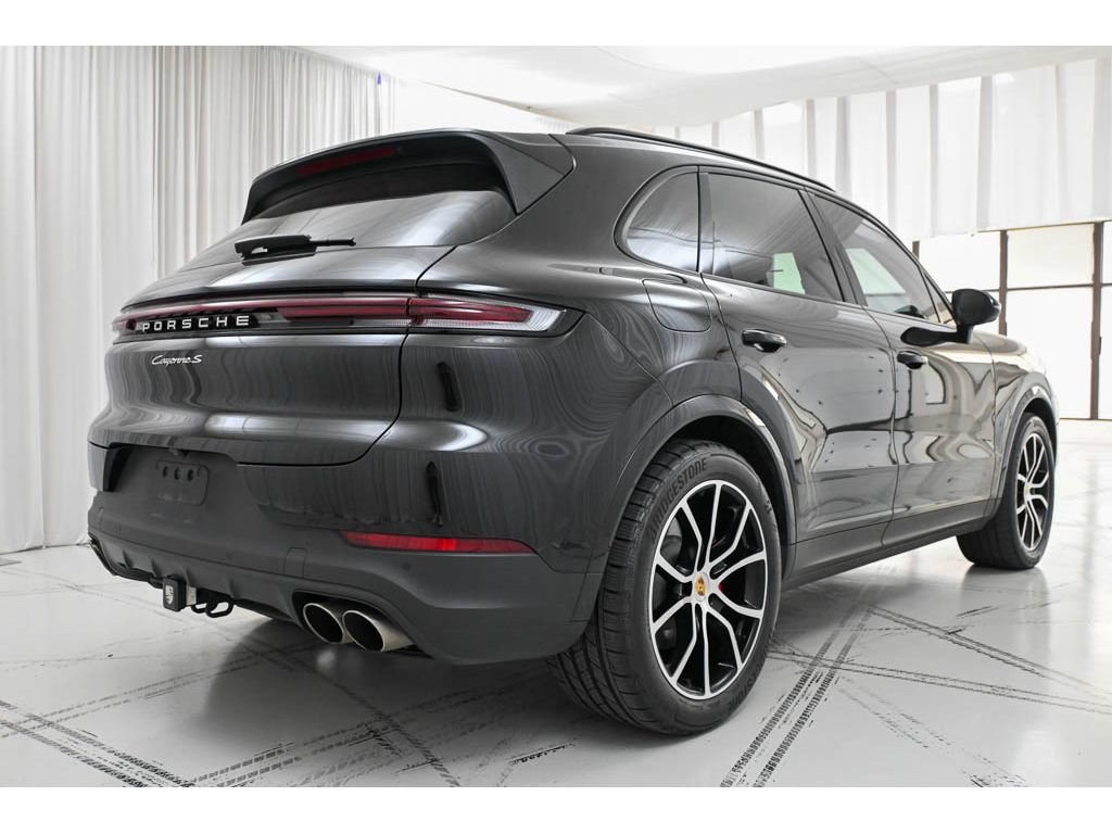 Used 2024 Porsche Cayenne S AWD/4WD image 7