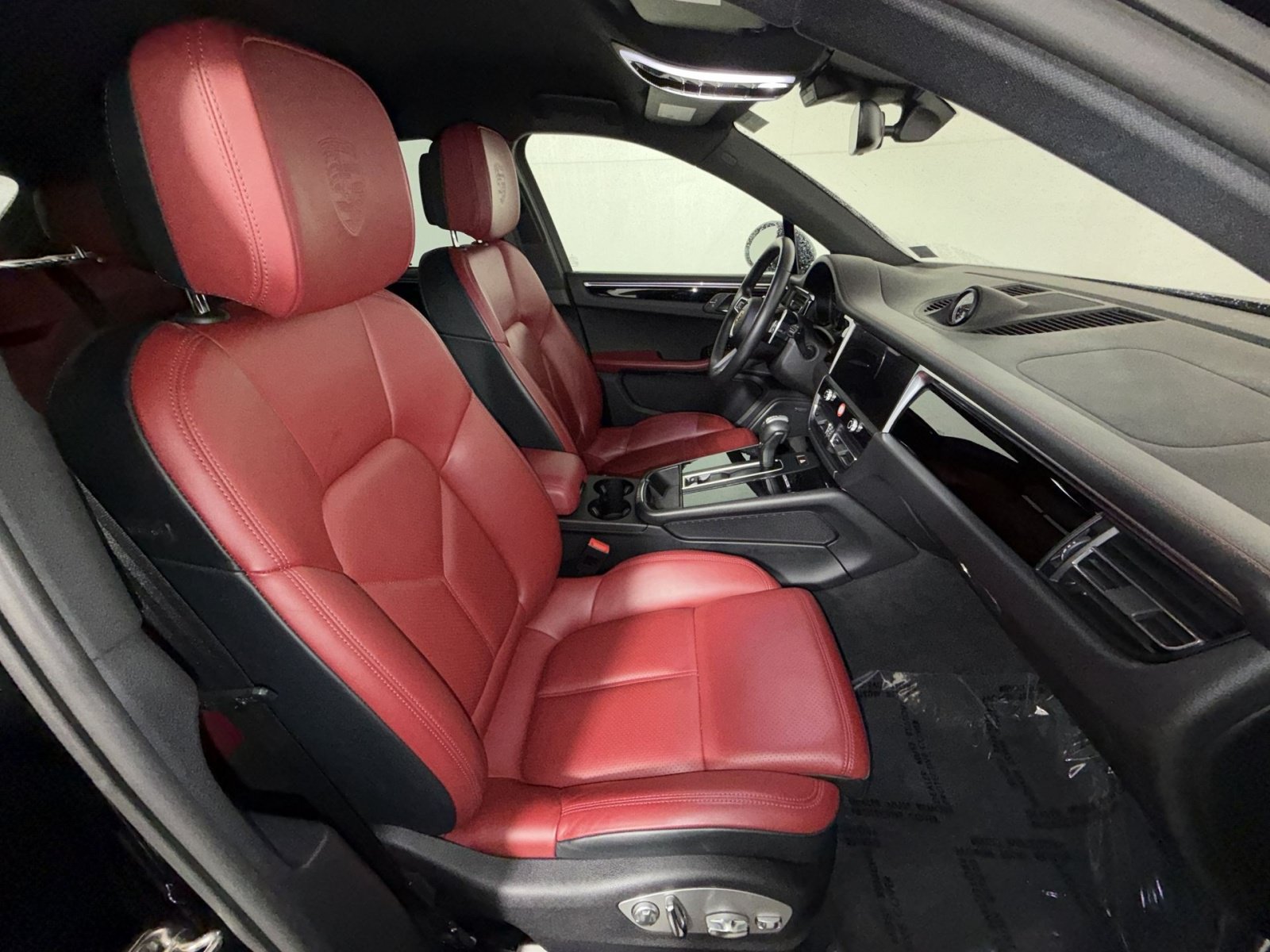 Used 2024 Porsche Macan Turbo AWD/4WD image 26