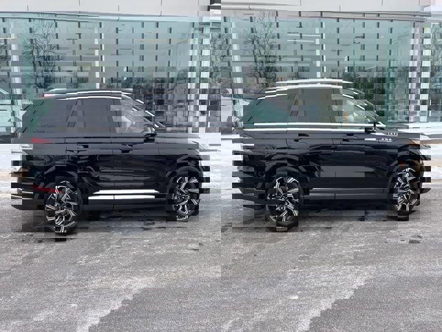 Used 2025 Lincoln Aviator Premiere image 9