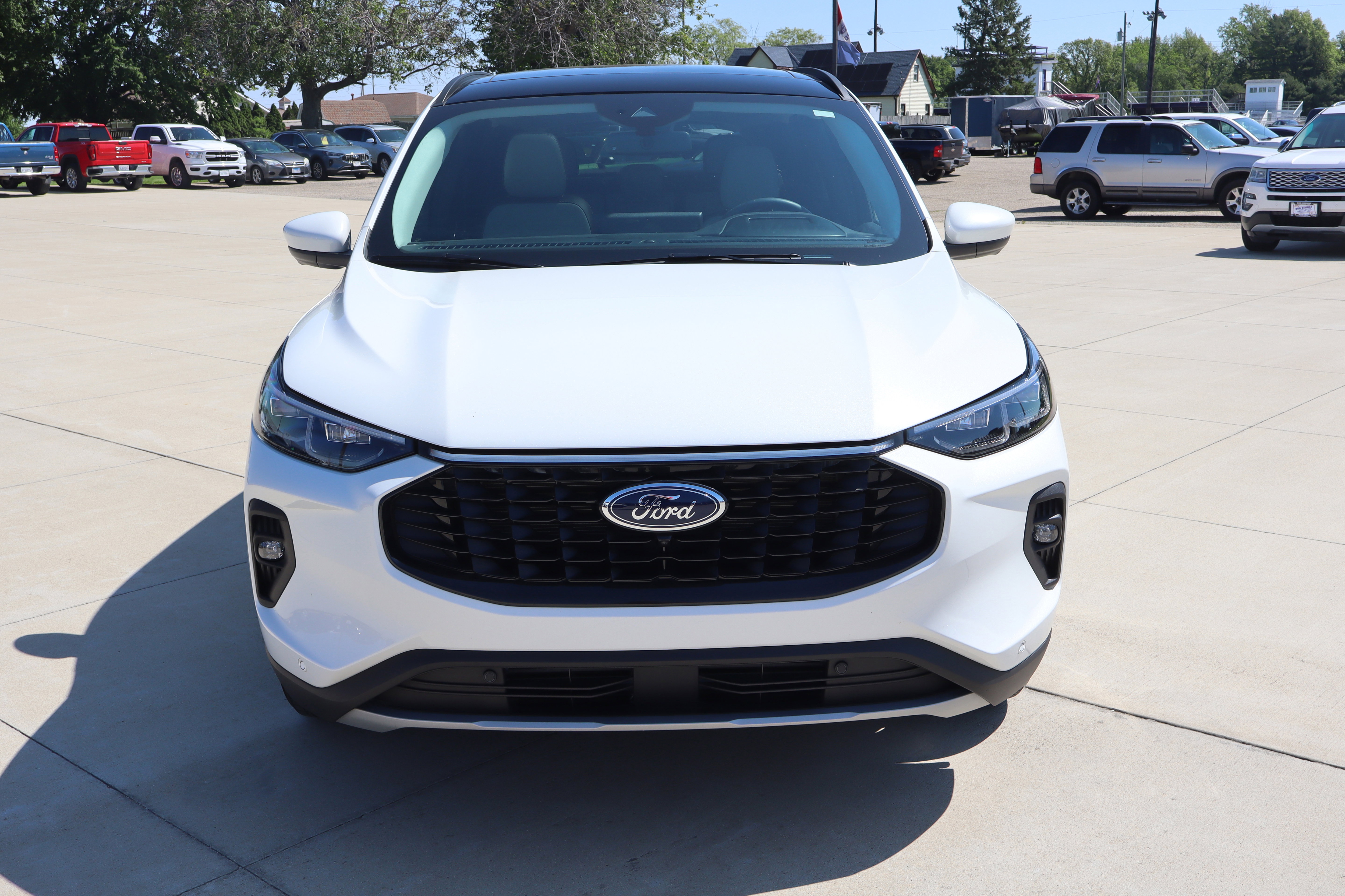 Used 2024 Ford Escape Platinum w/ Premium Technology Package AWD/4WD image 2