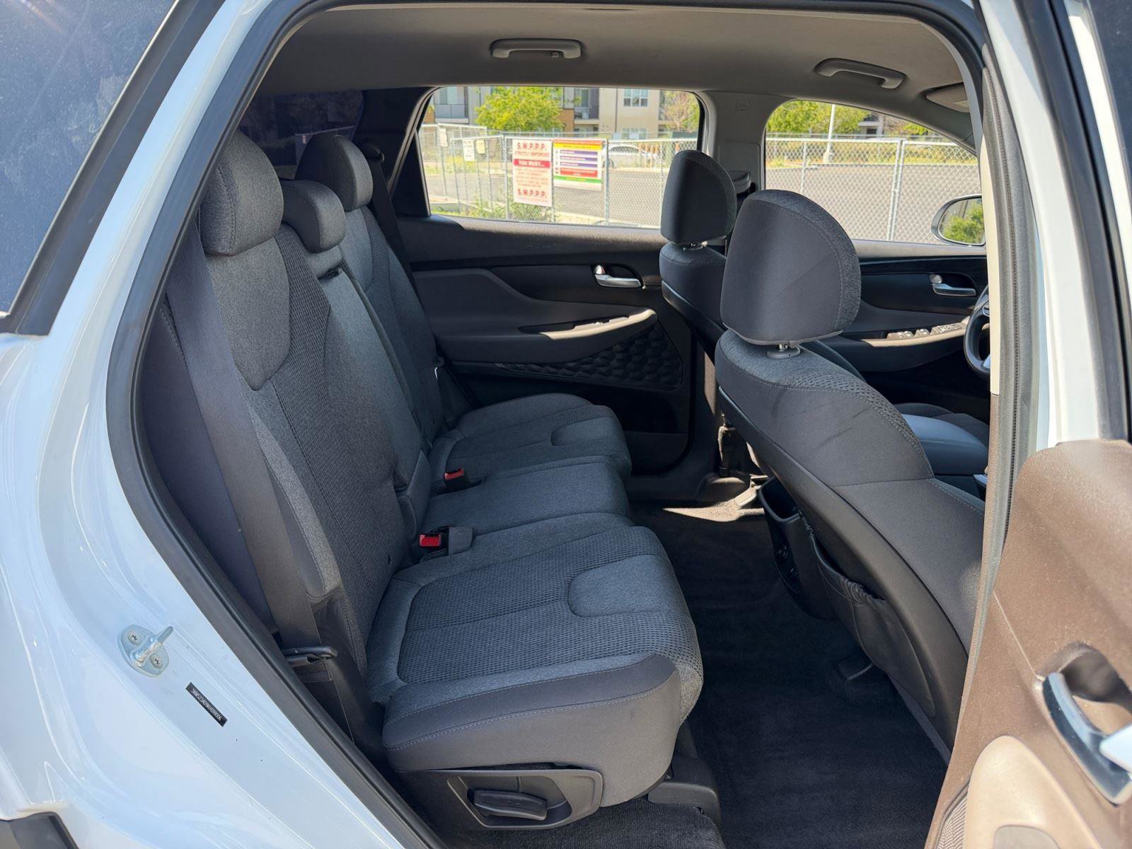 Used 2019 Hyundai Santa Fe SE image 18