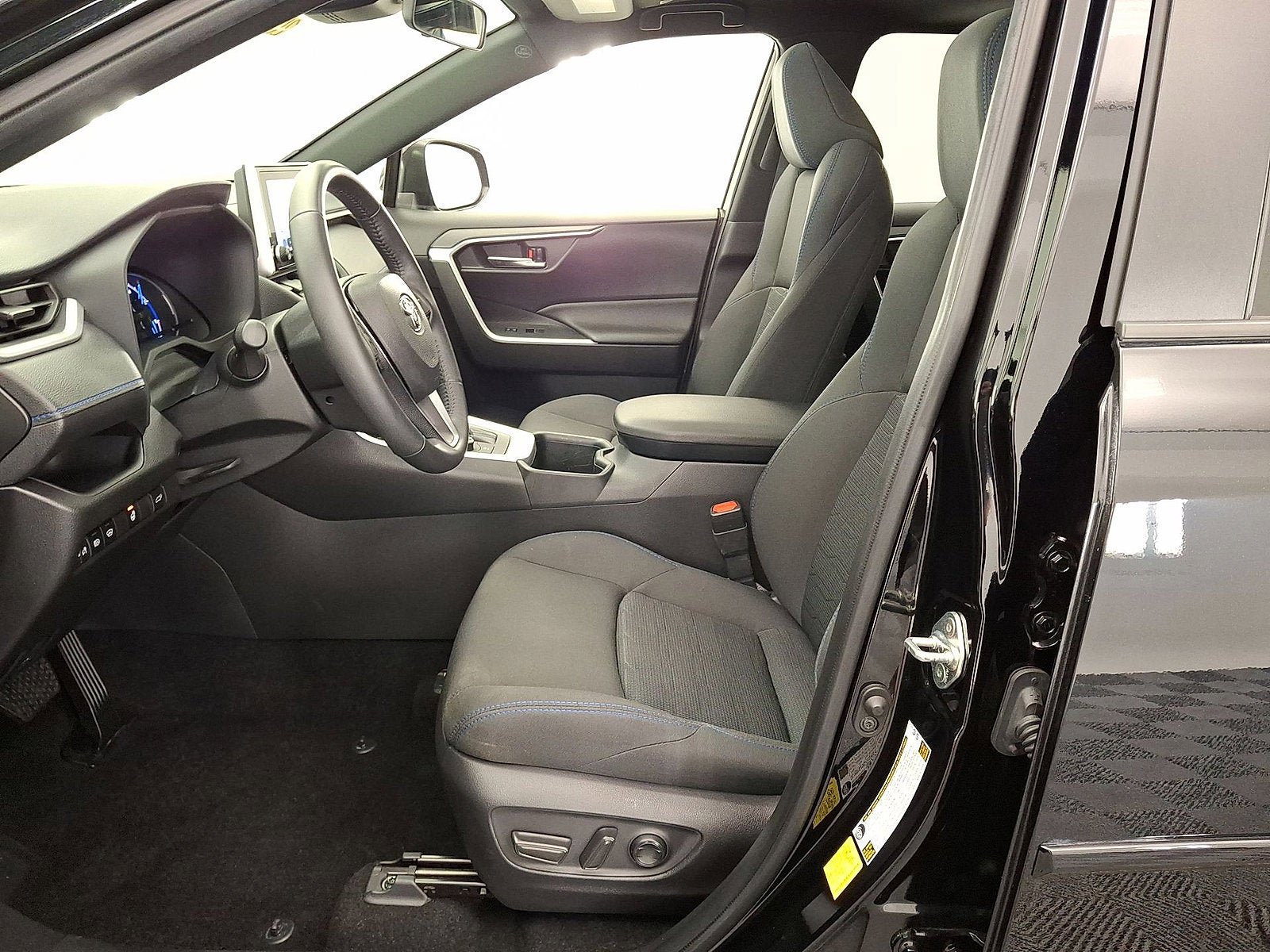 Certified 2023 Toyota RAV4 SE w/ Convenience Package AWD/4WD image 11