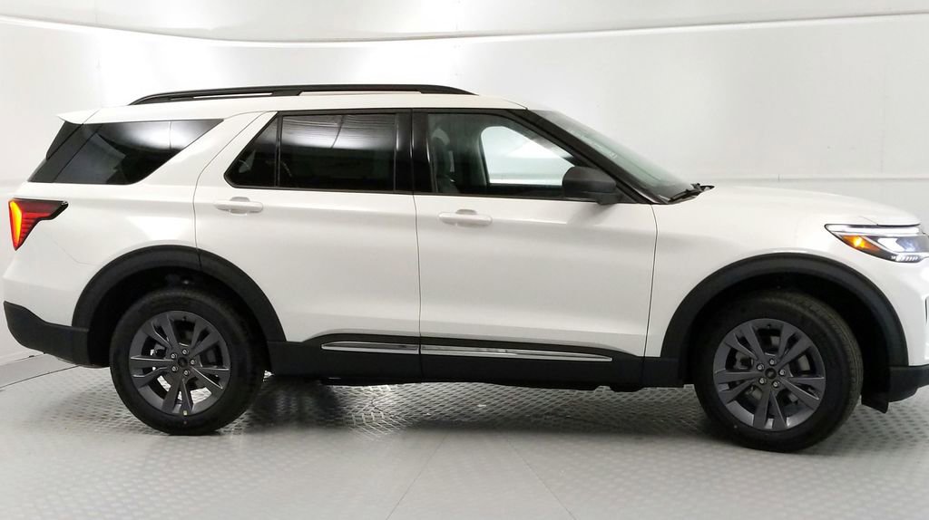 New 2025 Ford Explorer Active w/ Active Comfort Package image 2