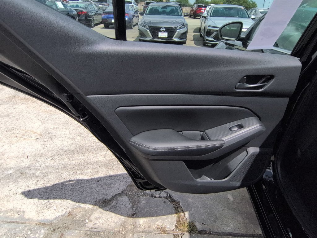 Used 2025 Nissan Altima 2.5 SV FWD image 26