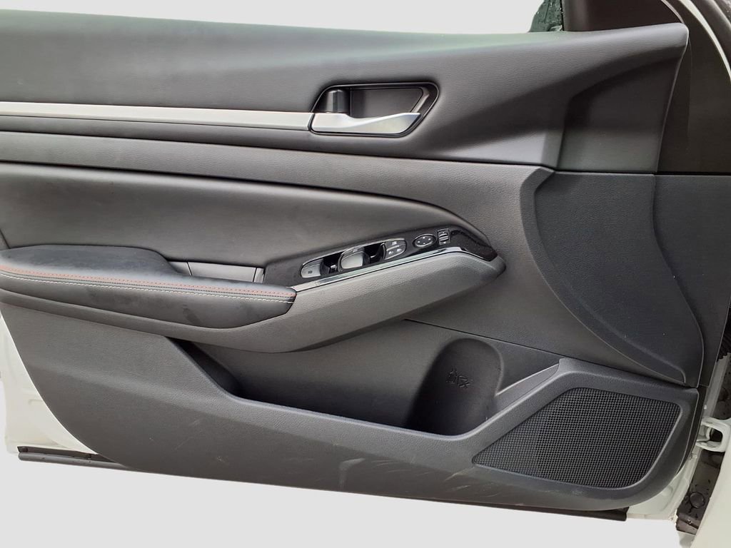 Used 2024 Nissan Altima 2.0 SR image 29