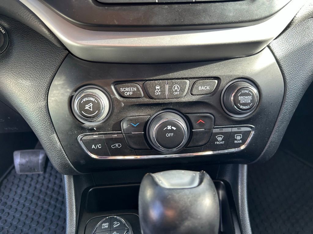 Used 2015 Jeep Cherokee Trailhawk image 17