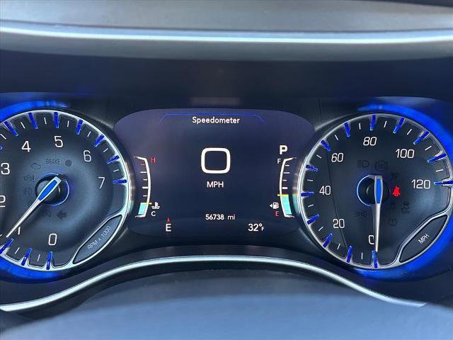 Used 2024 Chrysler Pacifica Touring-L image 14