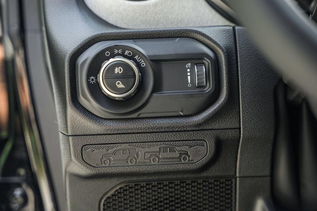 New 2025 Jeep Gladiator Sport AWD/4WD image 39