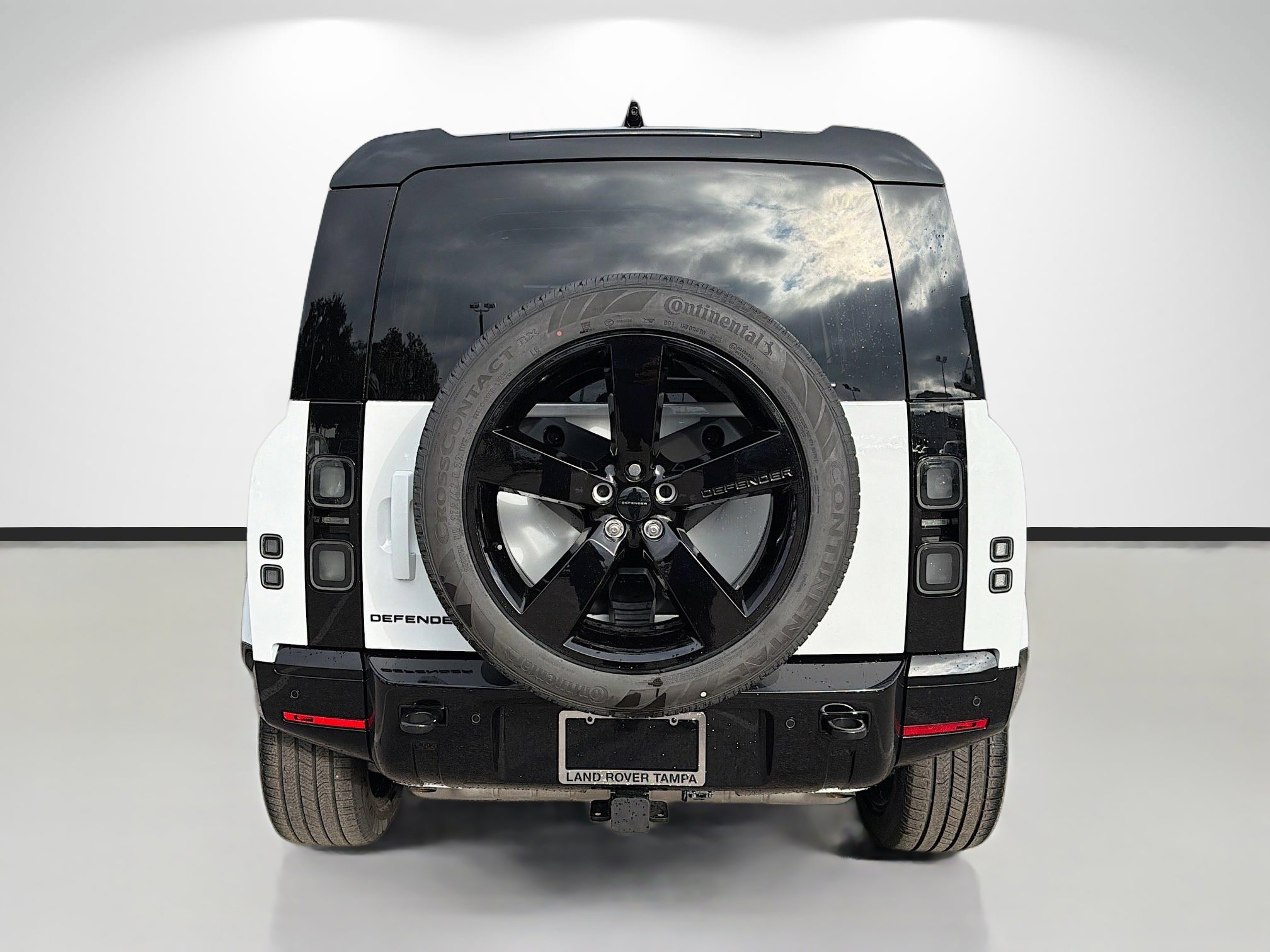 New 2026 Land Rover Defender 110 X-Dynamic SE image 4
