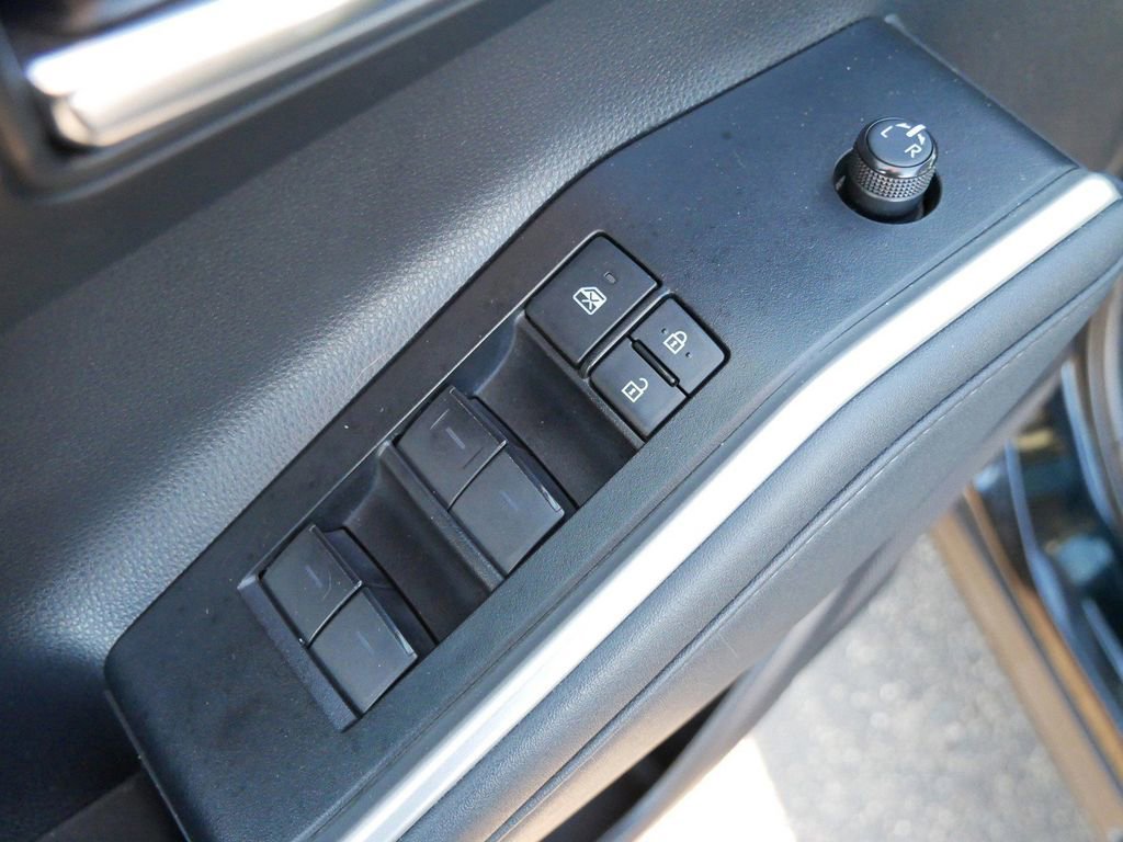 Used 2021 Toyota Highlander XLE image 15