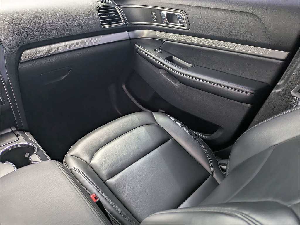 Used 2019 Ford Explorer XLT w/ Equipment Group 202A FWD image 16