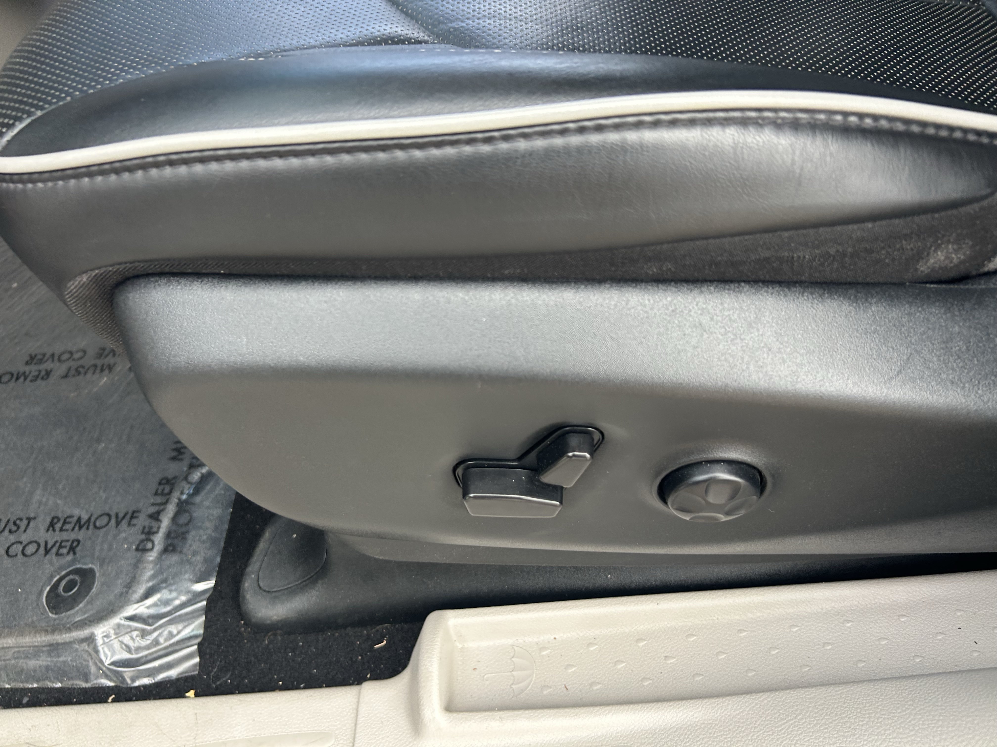 Used 2024 Chrysler Pacifica Limited FWD image 28