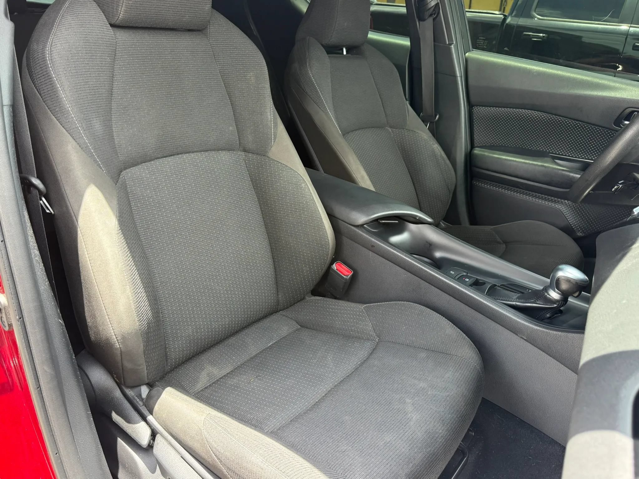 Used 2019 Toyota C-HR LE FWD image 14