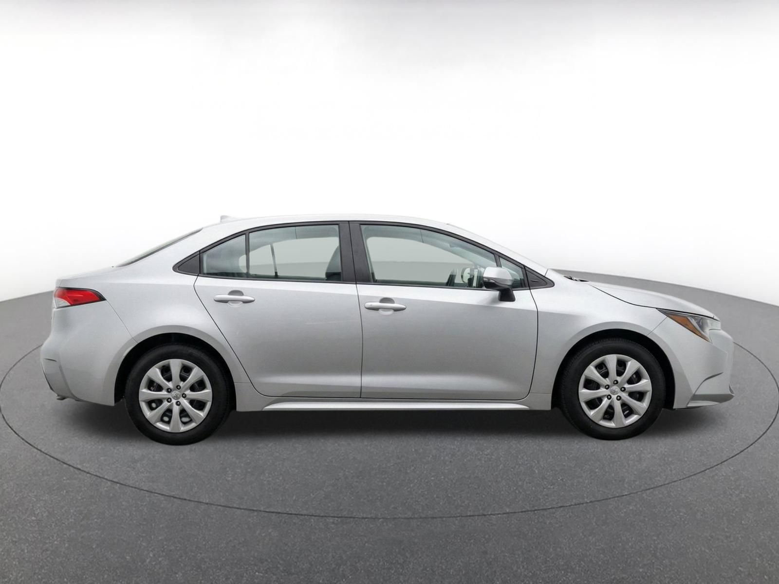 Used 2025 Toyota Corolla LE FWD image 9