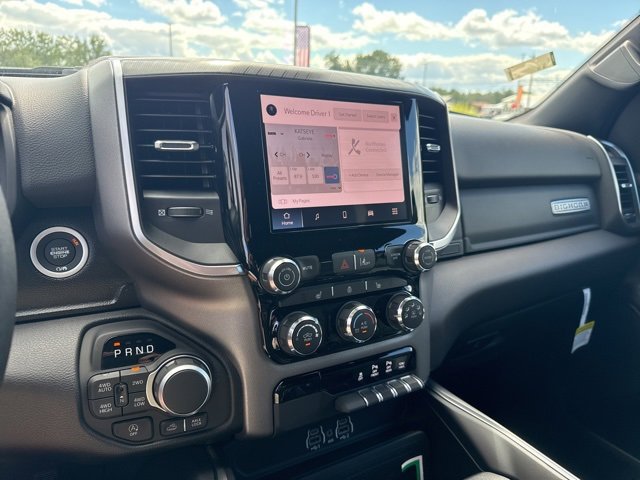 New 2026 RAM 1500 4x4 Crew Cab image 21