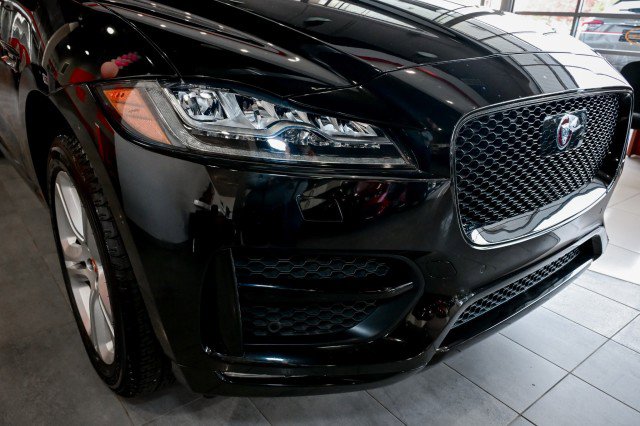 Used 2019 Jaguar F-PACE R-Sport image 10