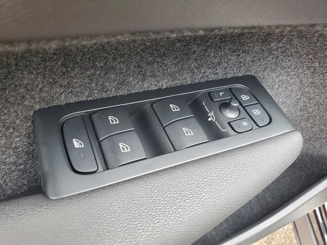 Certified 2026 Volvo XC40 B5 Core w/ Climate Package AWD/4WD image 12