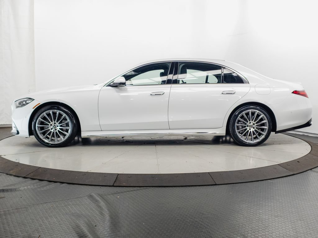Used 2025 Mercedes-Benz S 580e 4MATIC Sedan image 4