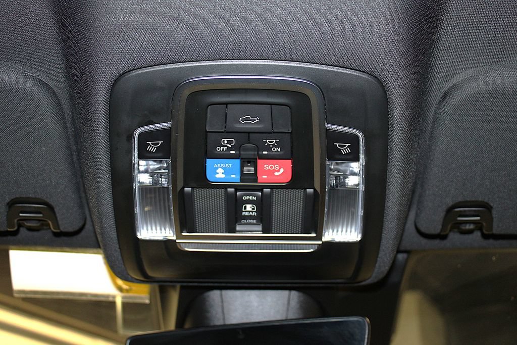 Used 2023 RAM 1500 Laramie AWD/4WD image 26