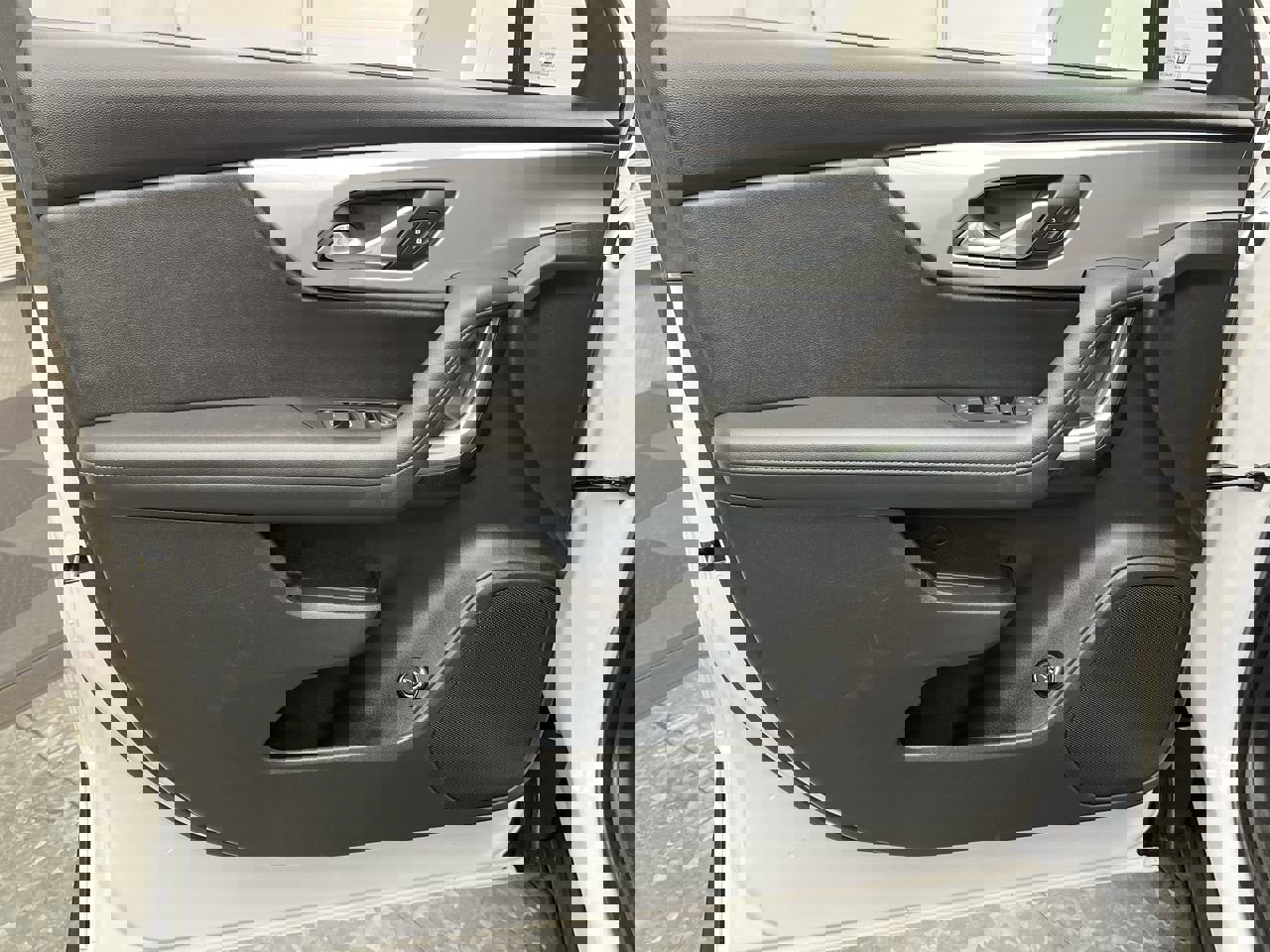 Used 2019 Chevrolet Blazer LT image 6